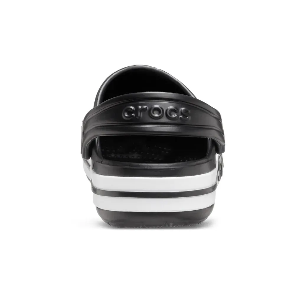 Babuche infantil preto Crocs visto de lado mostrando detalhes do design e ventilação